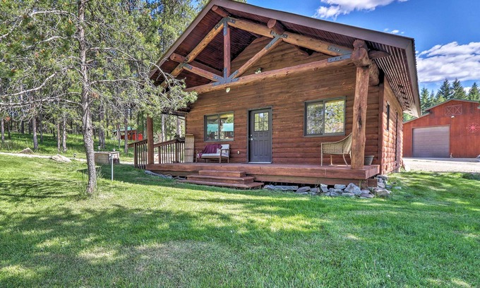 Trego Cabina | ¡NUEVA cabina de Trego escénica con lago, senderos y 40 acres!