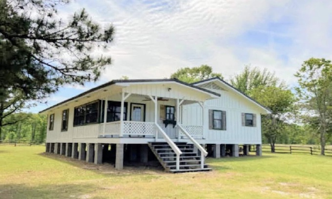 Saint Maurice Casa | 40 Acres 4 Bedroom 4 full bathroom Home with a Pond stocked with Fish & RV Port