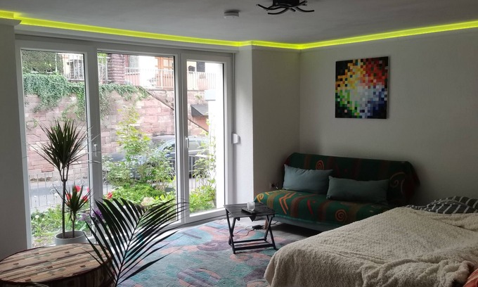 Euren Apartamento | 40 qm Wohnung mit Wintergarten / Gewölbekeller und Garten