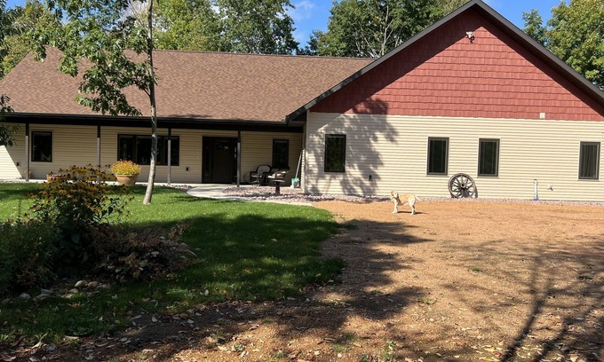 White Lake Casa | 40 wooded acres and newer home with high end appliances