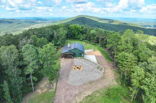 Coosa Casa | 400 Acres on Lavender Mtn Getaway with Hot Tub!