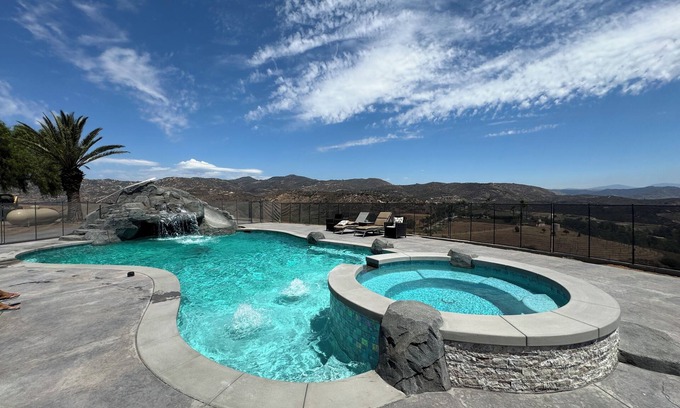 Escondido Casa | Más de 3000 pies cuadrados de rancho moderno en más de 10 acres con bañera de hidromasaje: con vista al Safari Park