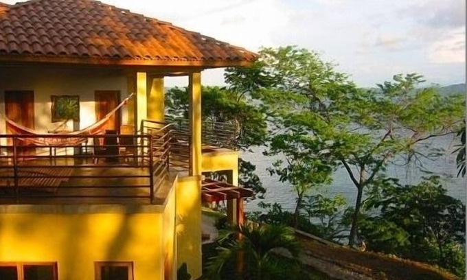 Rivas Casa | Villa de lujo de 4000 pies cuadrados frente a la playa con piscina infinita
