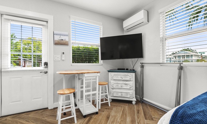 Dunedin Cabaña | 401 B The Pink Studio with Kitchenette