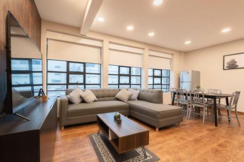 Centro histórico Casa | 401 Location 3Bdrm 2bath apt with AC Rooftop