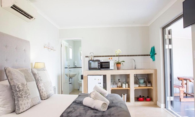 Trawal Villa | 401 Rozendal Cottages