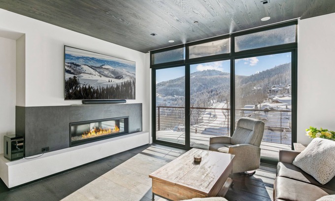 Empire Pass Condominio | 401 - Two Bedroom Deluxe Argent