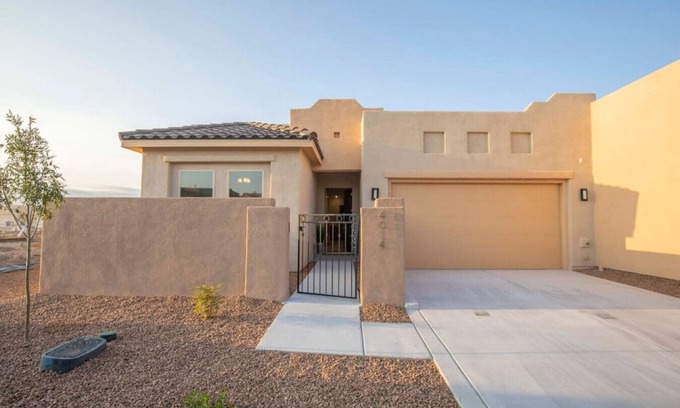 Las Cruces Casa | 4014/Russ Modern · New Home in Quiet Neighborhood - Relax and Enjoy