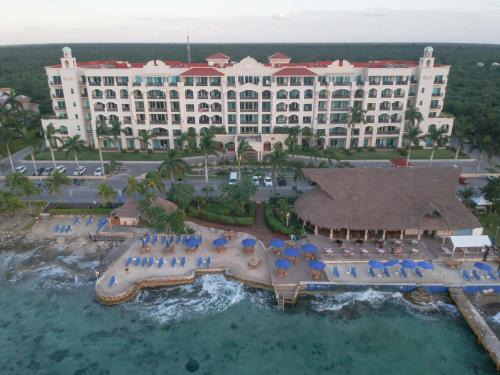 Cozumel Apartamento | 403 Landmark Resort Cozumel beachfront condo