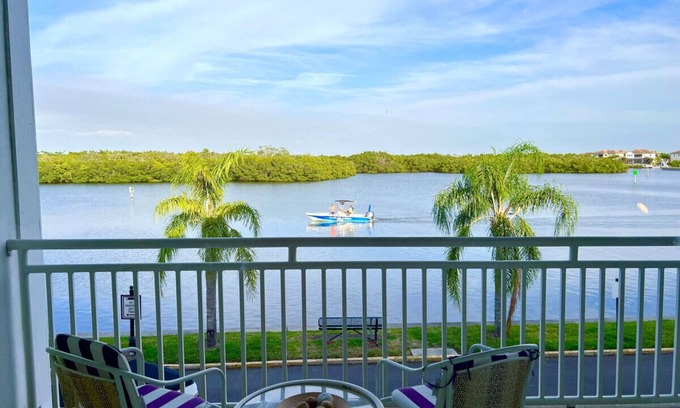 Ruskin Apartamento | 407 Vitamin Sea- Waterfront- Beach resort-amenities, wifi, parking included