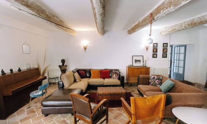 Althen-des-Paluds Casa | 40m2 suite in 18th-century Provencal farmhouse