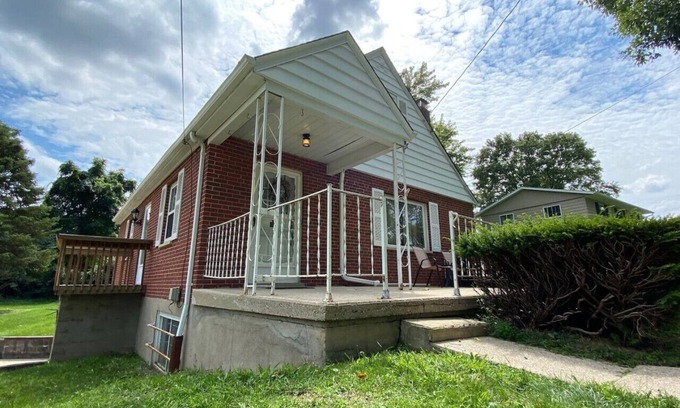 Sharonville Casa | 4185 Crystal View · Nikki's House
