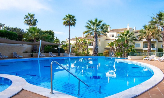 Carvoeiro Chalet De Esquí | 42 Presa do Moura, beautiful townhouse on stunning complex with pool and gym!
