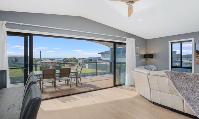 Bermagui Casa | 42 Songlark Street Luxury newly built home