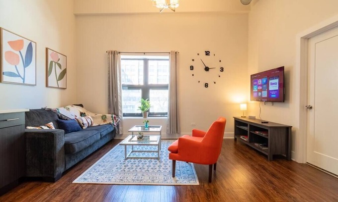 Near South Side Apartamento | 420 friendly 3BR/2BA heaven with optional parking