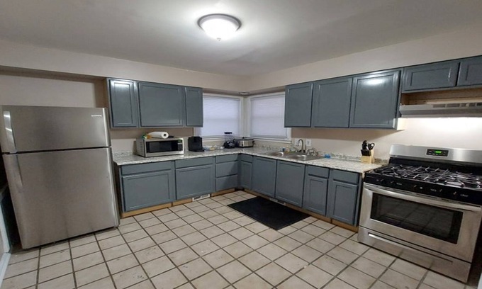 Inkster Casa | 420 Jacuzzi Oasis - Events Allowed