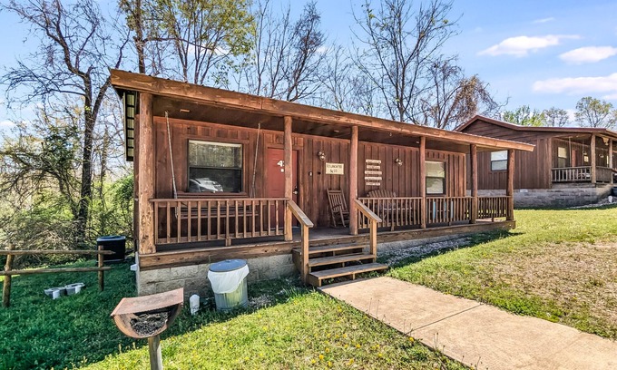 Mountain View Cabina | #43 Pinewoods Cabin: Lancaster & Co