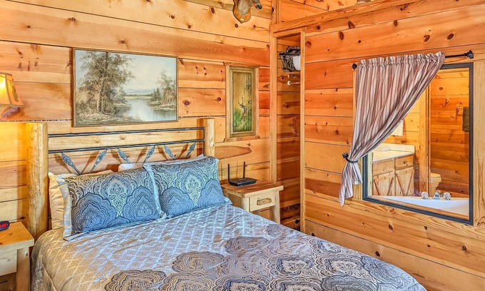 Mountain View Casa | #44 Pinewood Cabin ~ next to the square