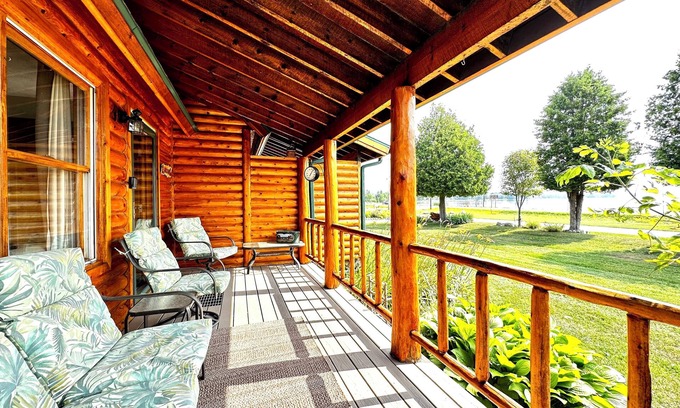 Conway Casa | 45' Crooked Lake Frontage + Dog Friendly