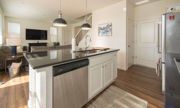 Raisin Casa | 45 Miles to the gates of Yosemite 3 bedroom home located @ Riverstone Community.