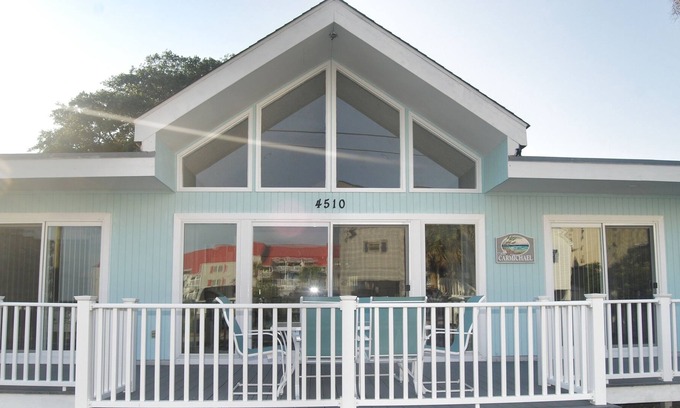 Windy Hill Casa | 4510 Seaview Street Nmb 3 Bedroom Home by Redawning