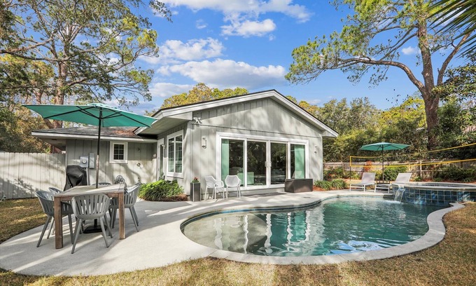 Folly Field Casa | 46 Folly Field, Quick Walk to Beach, Large Pool, Private Yard, Pet Friendly