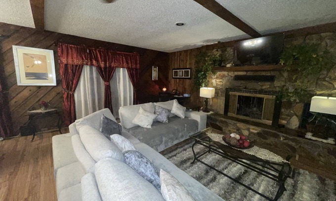 Marianna Casa | 4652- Cheerful 3 Bedroom luxury home the caverns state Park
