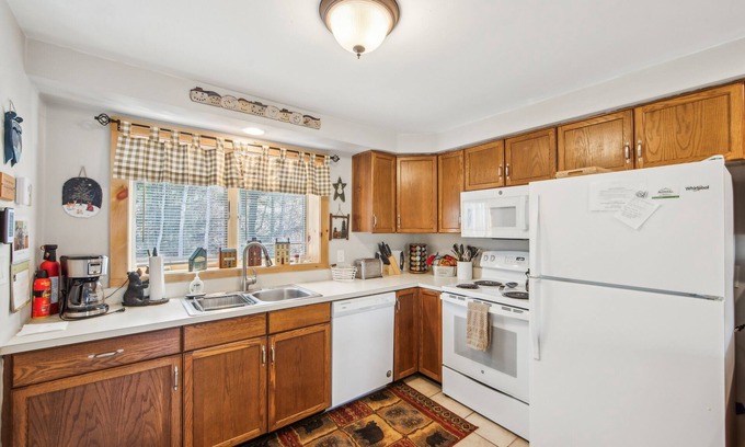 North Creek Casa | 46er 15e - Stylish & Comfortable Mountain Retreat 2 Bedroom Townhouse by The Summit at Gore Mountain