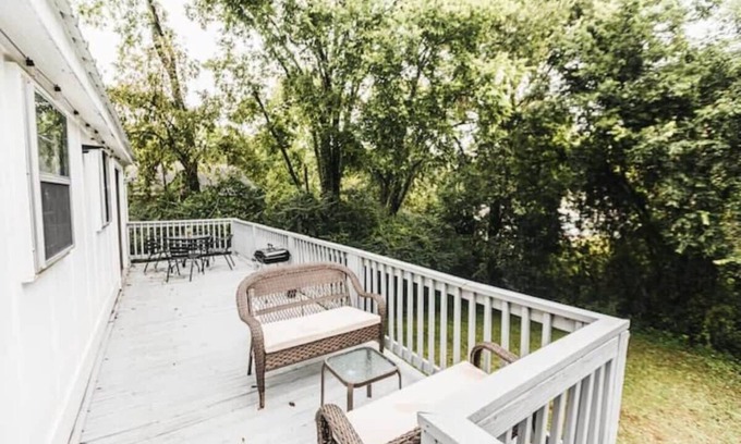 Crestwood South Casa | 47th Place Forest Park