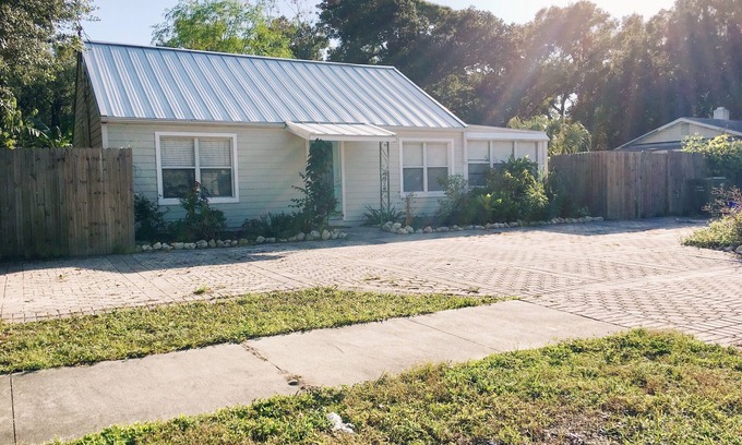 Bayou Oaks Casa | 47th Street Cottage en Sunny Sarasota