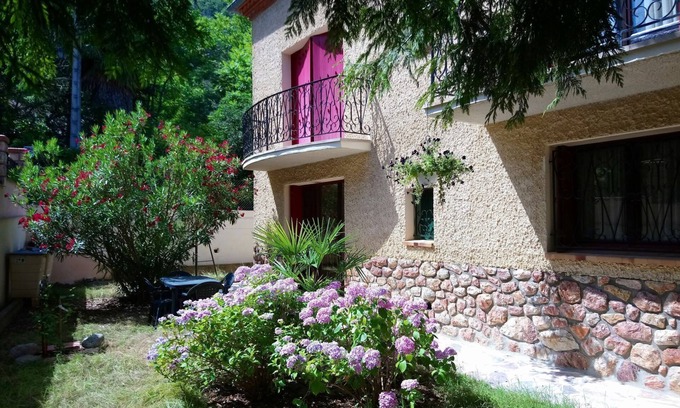 Vernet-les-Bains Apartamento | 48 m² F2 apartment with garden on ground floor villa 5 min. walk from the spa