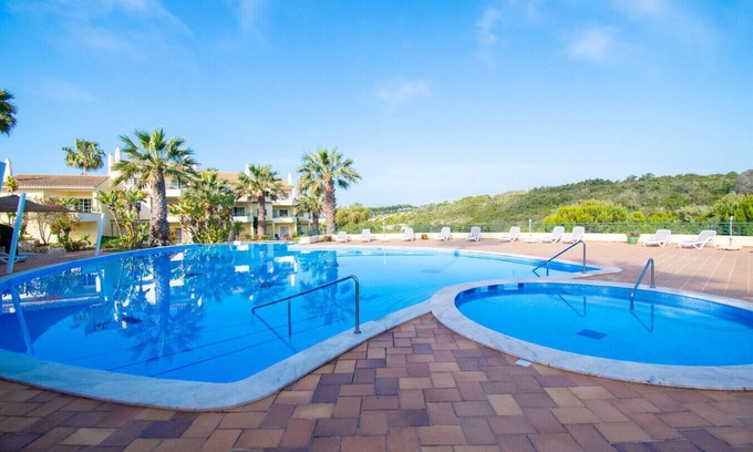 Carvoeiro Chalet De Esquí | 49 Presa da Moura Superbly 2 Bed Townhouse Close to Carvoeiro