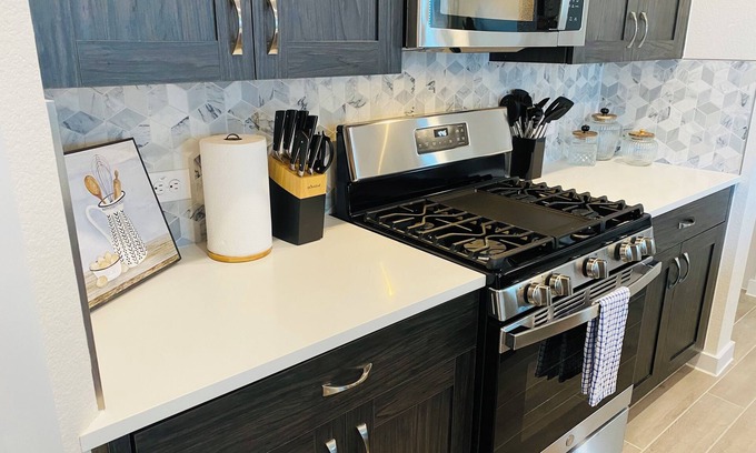 Hutto Casa | 4B brand new house at the center of Hutto.