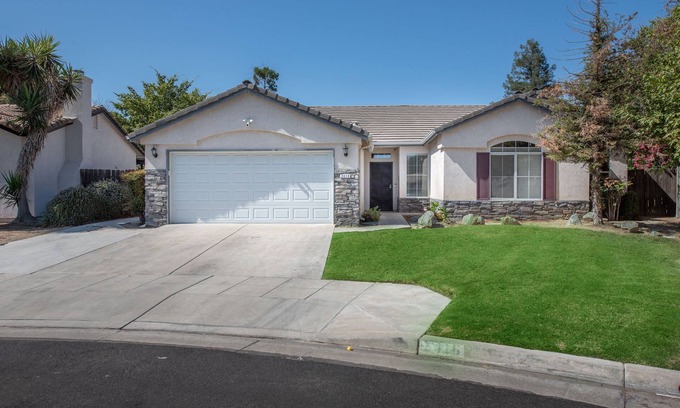 Roosevelt Casa | 4bd / 2ba casa con piscina en Fresno / cerca de Clovis