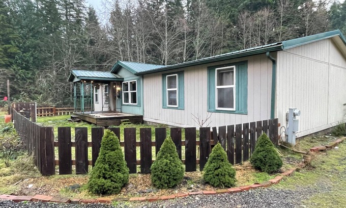 West Hills Casa | 4BD/2BA Forest Retreat with Garden in Silverdale, WA with Full Chefs Kitchen