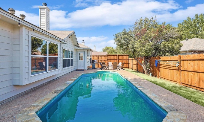 Saginaw Casa | 4BD,2BA Saginaw Sanctuary - Pool, Firepit, Laundry