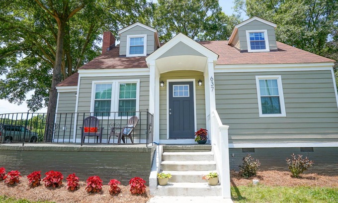 Rock Hill Otro | 4bd/3bth Combined Cape Cod & Cottage | 5 Min to RH