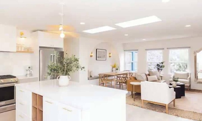Little Italy Casa | Bright, Spacious 4 BD in the Heart of Little Italy