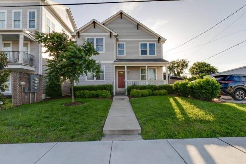 The Nations Casa | 4BD Haven in the Nations, walk to bars and restaurants! Minutes to Broadway!