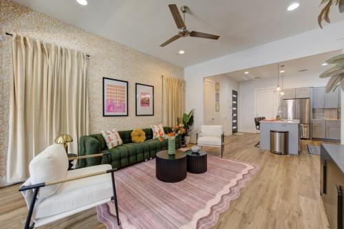 North Houston Casa | 4BD Home - Movie Nights - 6 Mins Houston Heights