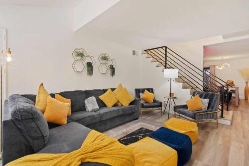 Palm Springs Casa | 4Bd l Pool & Tennis Access l 5 mi downtown PS