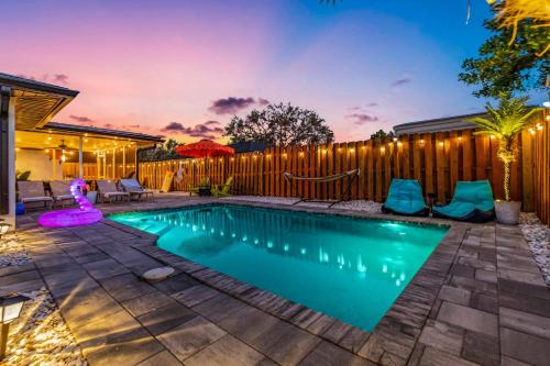 Whitfield Casa | 4bd Saltwater Pool Home Near Beaches W Game Room