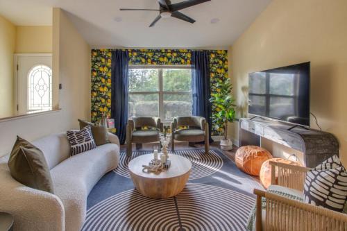 Tallahassee Casa | 4BD with Backyard BBQ & Games - 5Mins FSU & Downtown