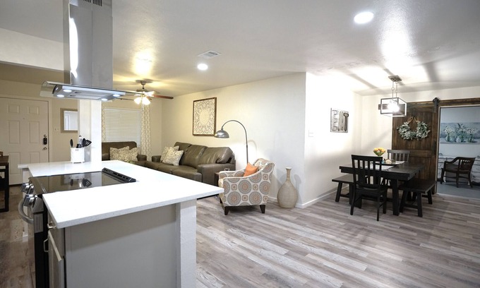 Euless Casa | 4bdr/1K/2Q/1D/3T 7 miles to AT&T Stadium 5 min to DFW Airport
