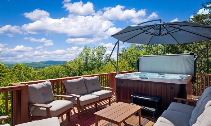 Holiday Island Casa | 4Bdr Secluded! Hot Tub, Pool Table, & Spectacular Views.