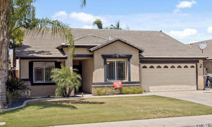 Greenacres Casa | 4bdrm 2bath Modern Getaway KING Bed Sleeps 8