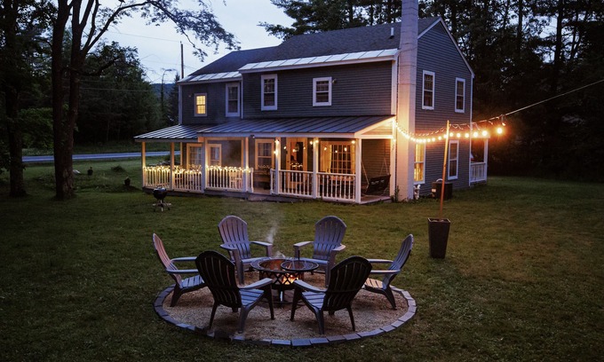 Weston Cabaña | 4bdrm Cottage central to year round fun w/fireplace