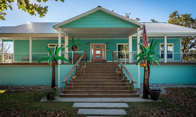 Mead Casa | 4Bdrm Insta-worthy Texoma Lake Retreat