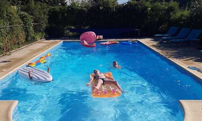 Saint-Vivien Otro | Alojamiento de lujo en una granja con piscina cerrada climatizada con energía solar