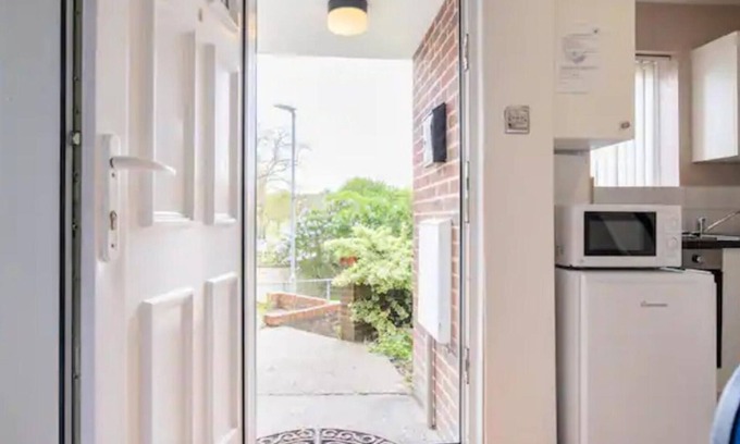 Chatham Casa | 4bed Castle in Medway Free Sports Channel Parking